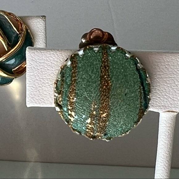 Vintage Set of 3 Pastel Green Earrings Clip On - Picture 3 of 8